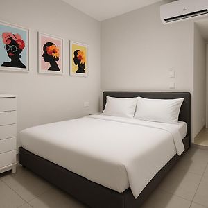 Private Rooms Near The Beach Center